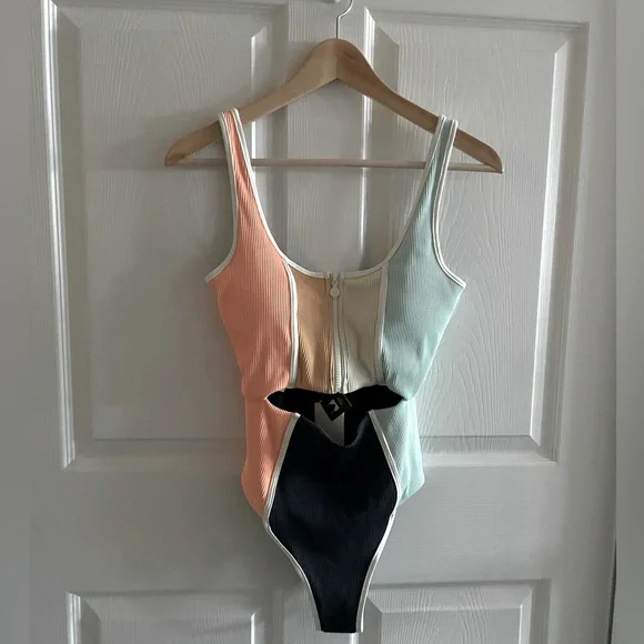 RIP CURL WOMEN'S BLOCK PARTY SPLICE GOOD COVERAGE ONE PIECE SWIMSUIT - Picture 7 of 10